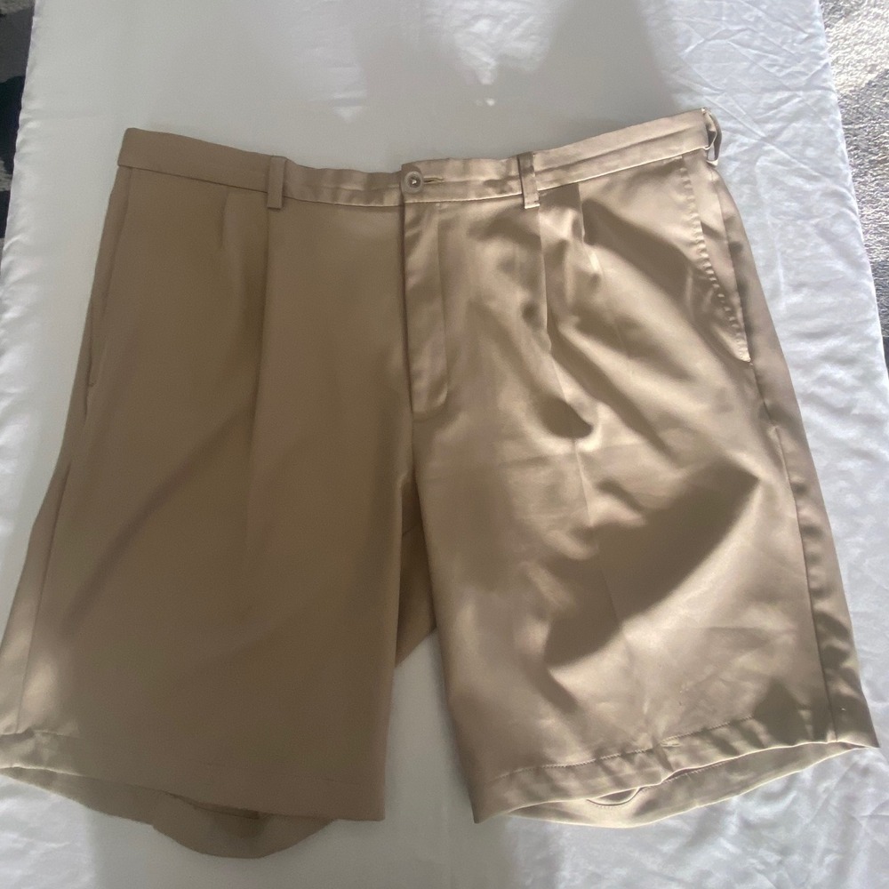 Haggar Cool 18 Pro Mens Khaki‎ Pleated Shorts Tan Size 42 Golf Performance